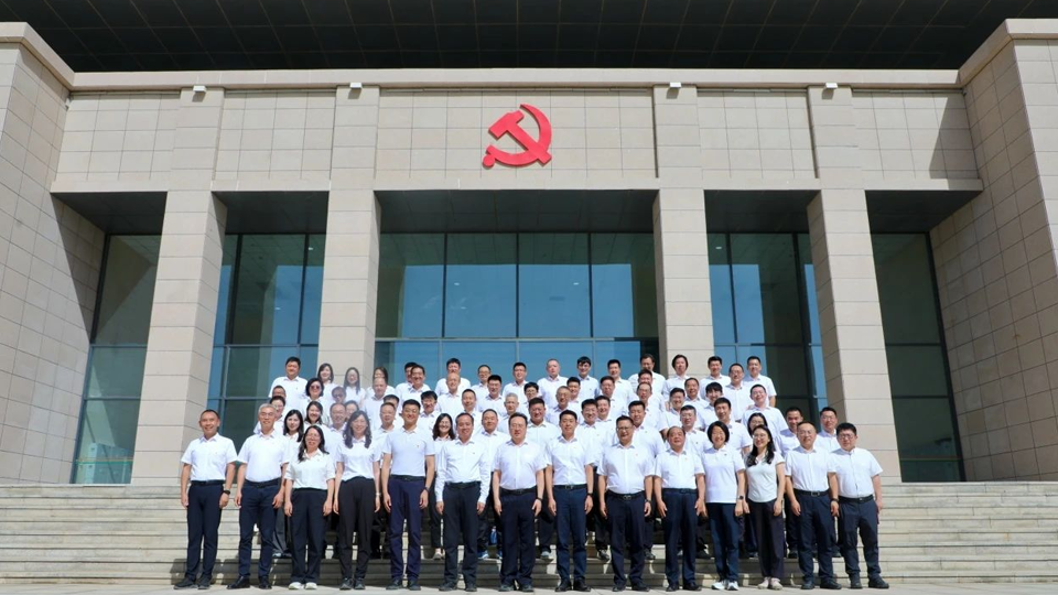 力量源于团结，跃升成于奋斗——爱游戏app
在和田举行“坚定理想信念·走向跃升发展”第二期培训班